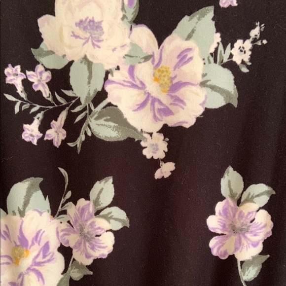 No Boundaries Purple and White Floral dress.
Runs small. - Picture 6 of 6